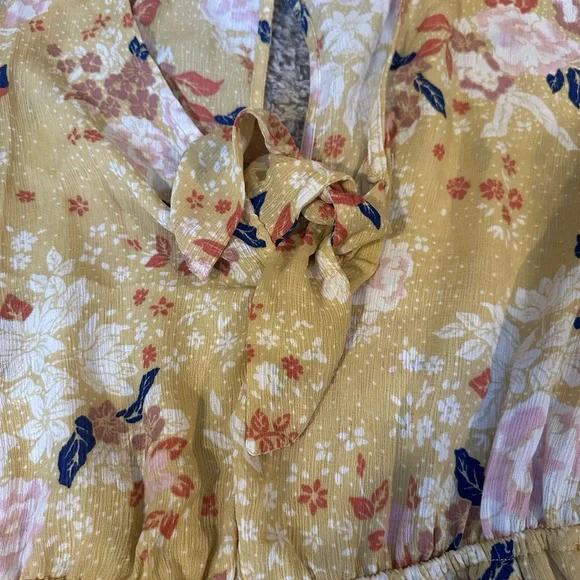 As You Wish Medium Yellow Floral Tie-Front Romper V-Neck Cap Sleeve Shorts - Picture 5 of 5
